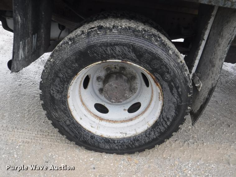 image for item J5692 2000 Ford F550 Super Duty XL flatbed truck