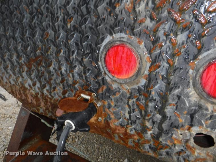 image for item J5692 2000 Ford F550 Super Duty XL flatbed truck