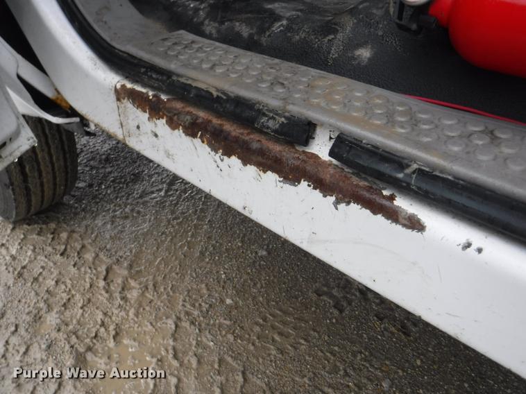 image for item J5692 2000 Ford F550 Super Duty XL flatbed truck