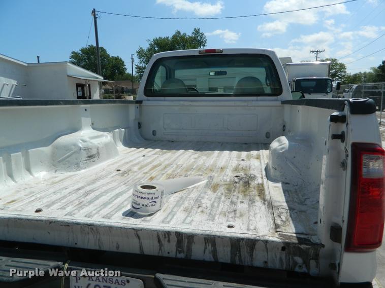 image for item K2541 2001 Ford F250 Super Duty pickup truck