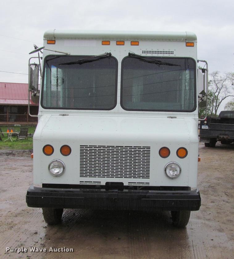 image for item K4756 2002 Workhorse P42 delivery truck