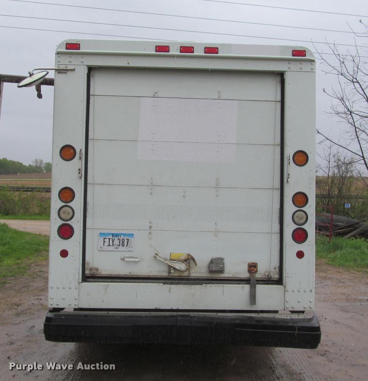 image for item K4756 2002 Workhorse P42 delivery truck