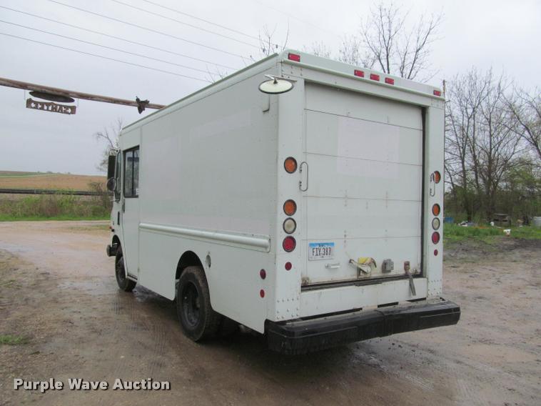 image for item K4756 2002 Workhorse P42 delivery truck