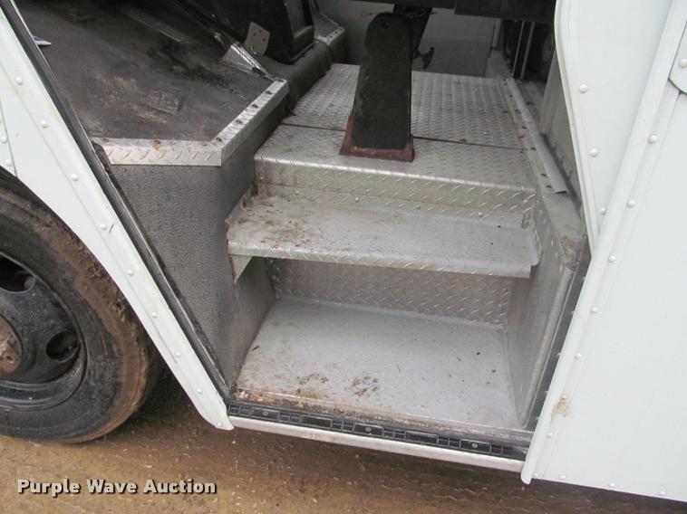 image for item K4756 2002 Workhorse P42 delivery truck