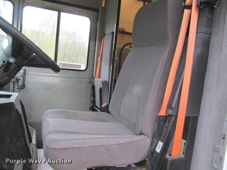 image for item K4756 2002 Workhorse P42 delivery truck