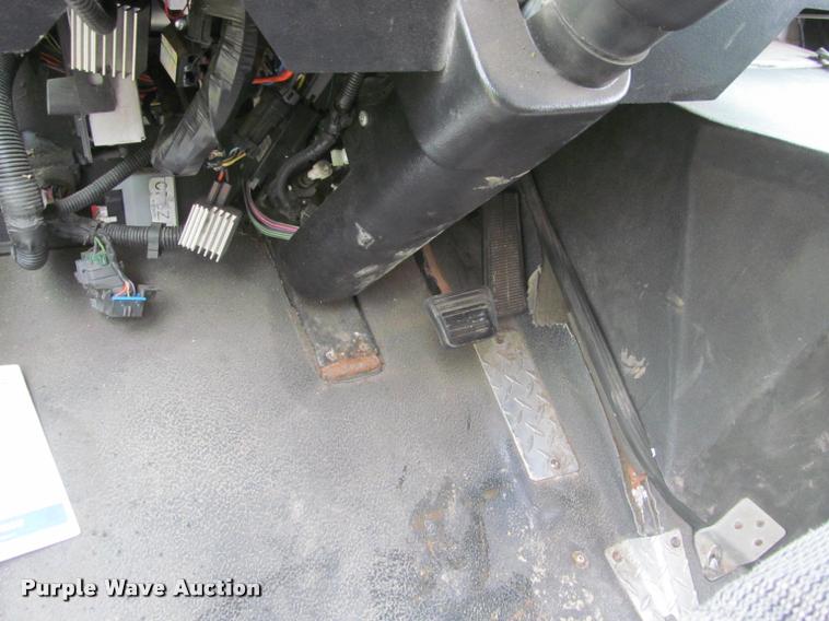 image for item K4756 2002 Workhorse P42 delivery truck