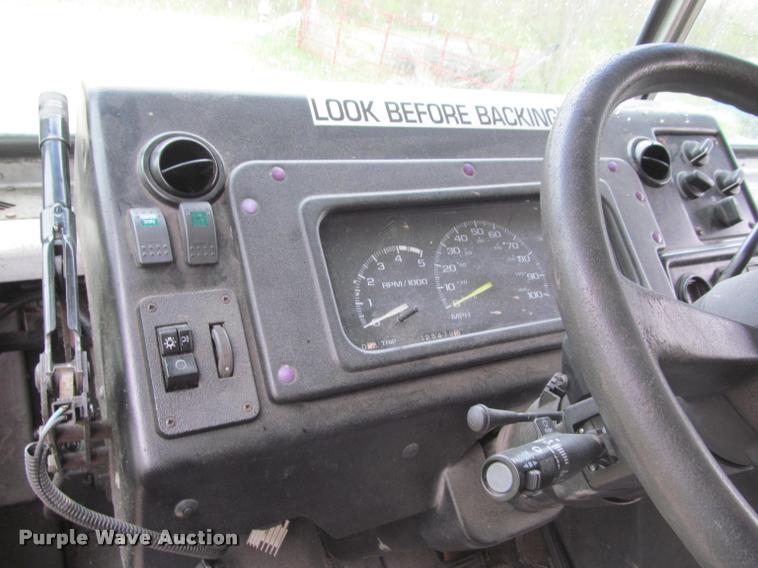 image for item K4756 2002 Workhorse P42 delivery truck