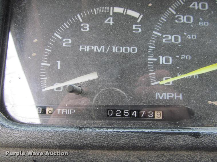 image for item K4756 2002 Workhorse P42 delivery truck