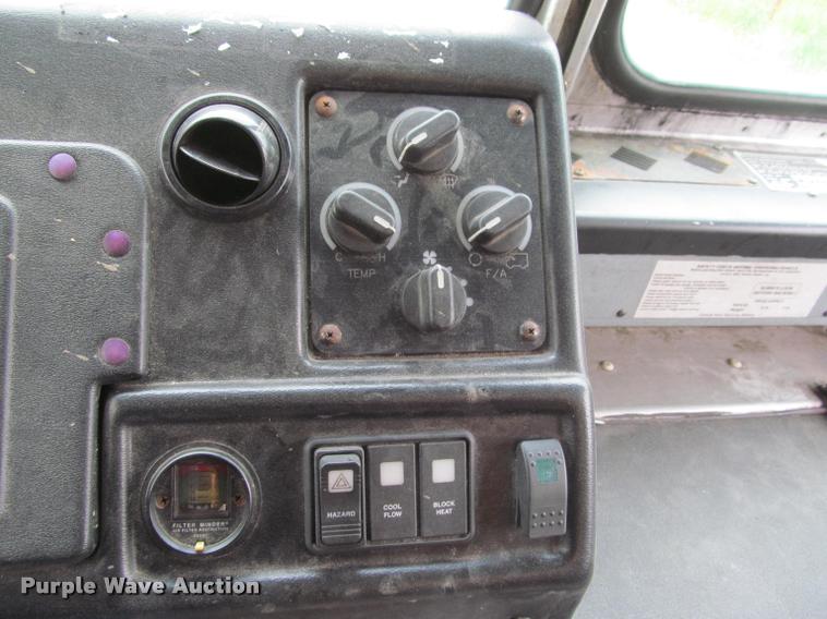 image for item K4756 2002 Workhorse P42 delivery truck