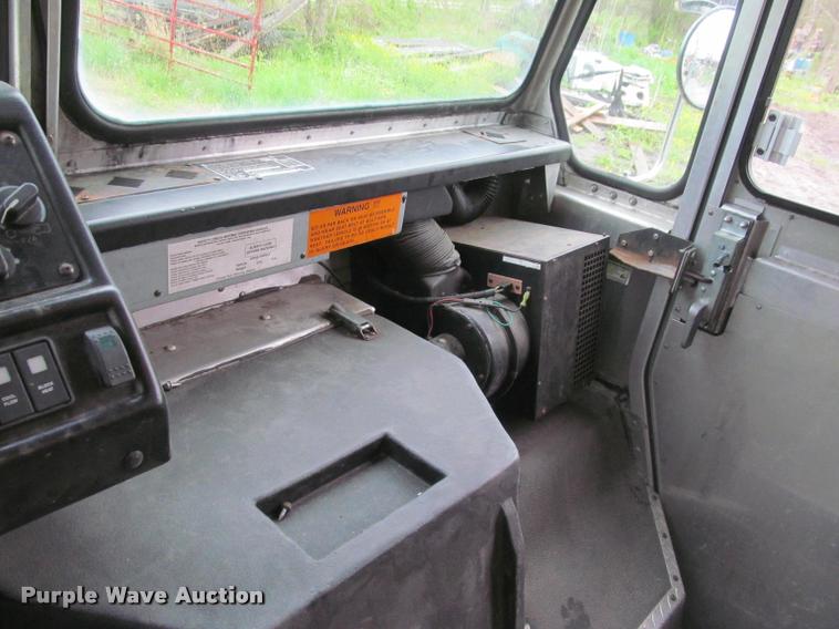 image for item K4756 2002 Workhorse P42 delivery truck