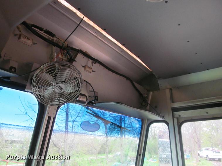 image for item K4756 2002 Workhorse P42 delivery truck