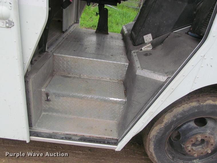 image for item K4756 2002 Workhorse P42 delivery truck