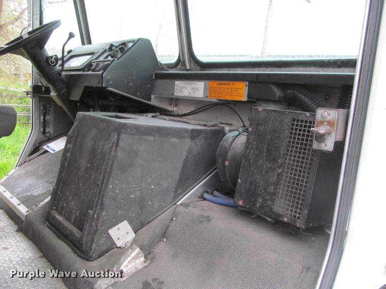 image for item K4756 2002 Workhorse P42 delivery truck