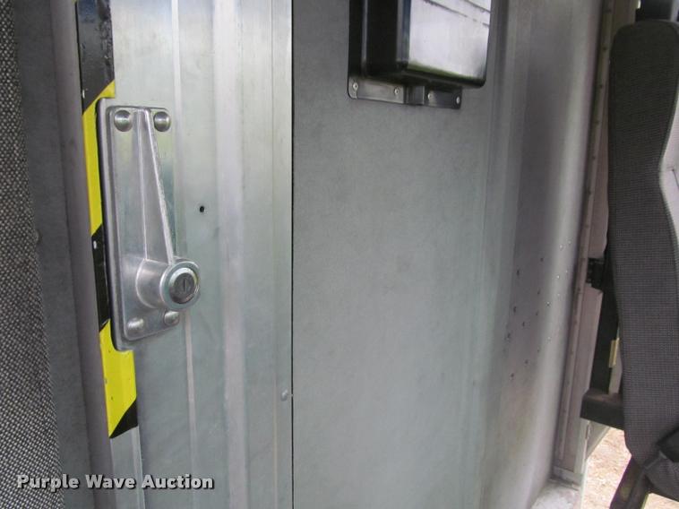 image for item K4756 2002 Workhorse P42 delivery truck