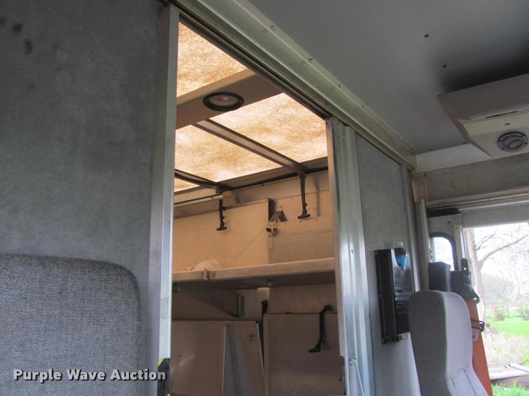 image for item K4756 2002 Workhorse P42 delivery truck