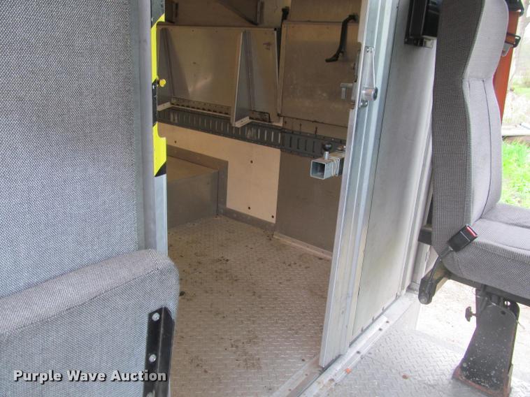 image for item K4756 2002 Workhorse P42 delivery truck