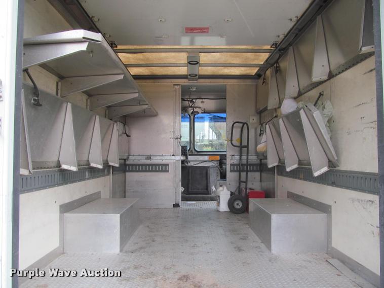 image for item K4756 2002 Workhorse P42 delivery truck