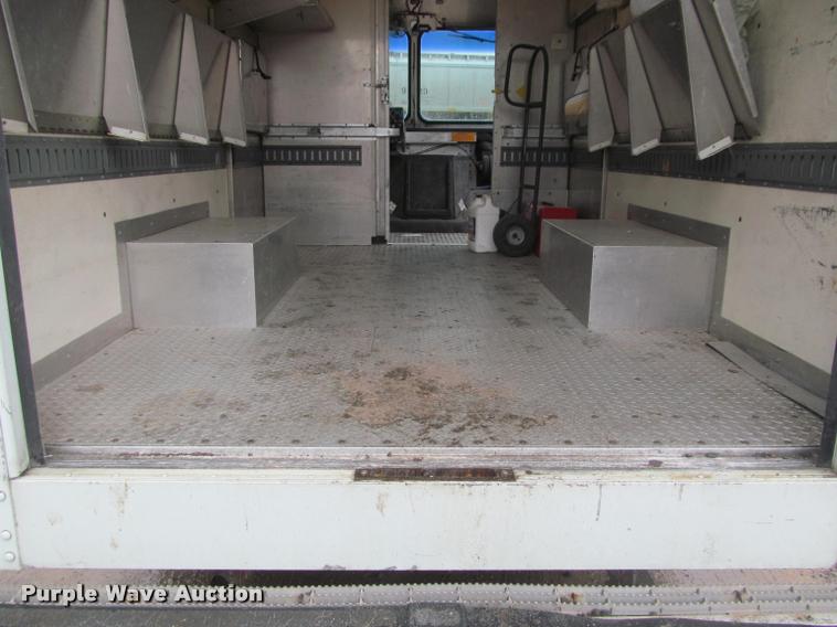 image for item K4756 2002 Workhorse P42 delivery truck