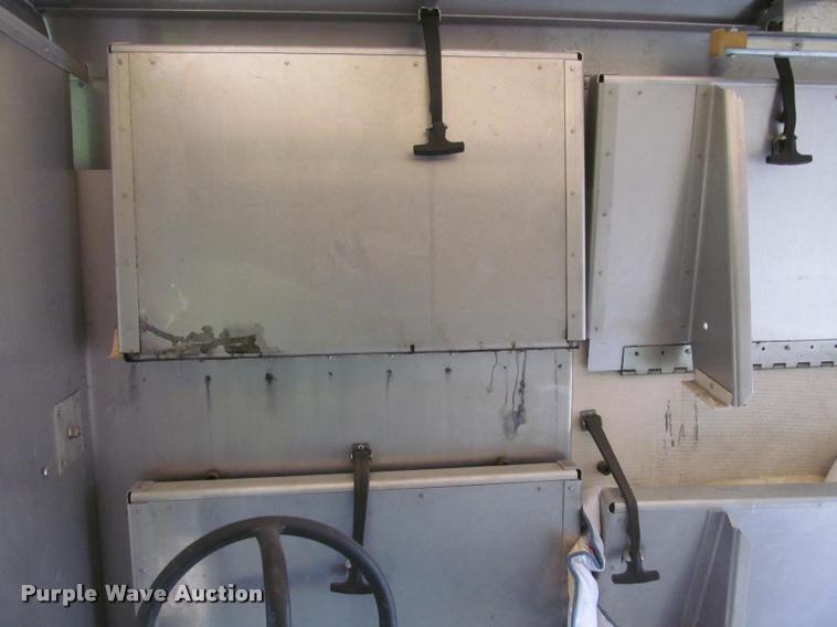 image for item K4756 2002 Workhorse P42 delivery truck