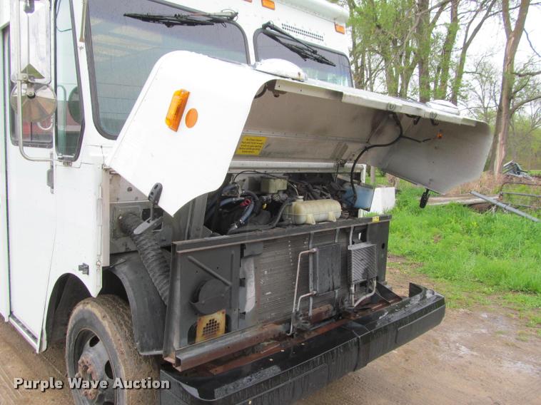 image for item K4756 2002 Workhorse P42 delivery truck