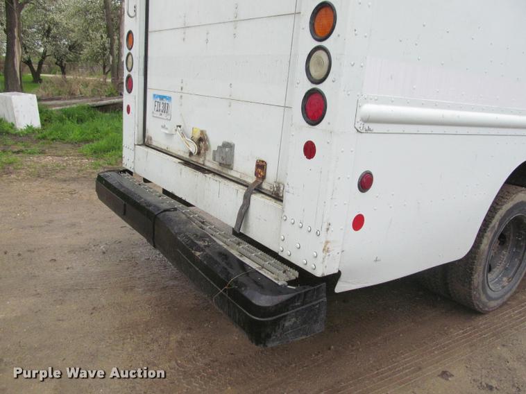 image for item K4756 2002 Workhorse P42 delivery truck