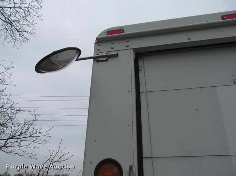 image for item K4756 2002 Workhorse P42 delivery truck