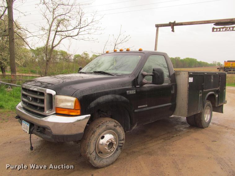 image for item K4757 2000 Ford F350 Super Duty XLT utility bed pickup truck