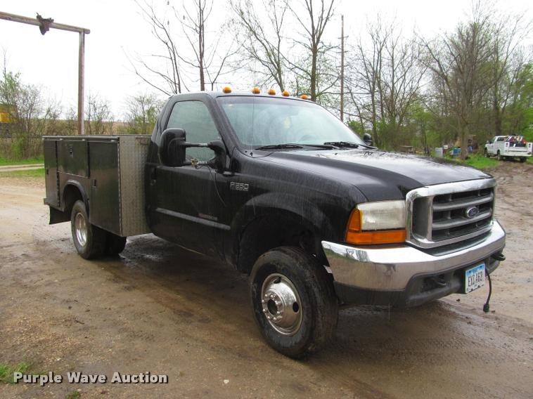 image for item K4757 2000 Ford F350 Super Duty XLT utility bed pickup truck