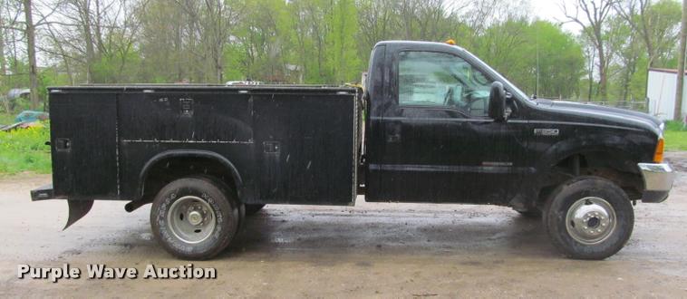image for item K4757 2000 Ford F350 Super Duty XLT utility bed pickup truck