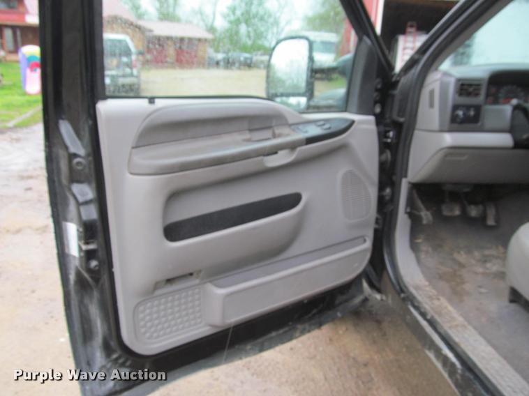 image for item K4757 2000 Ford F350 Super Duty XLT utility bed pickup truck