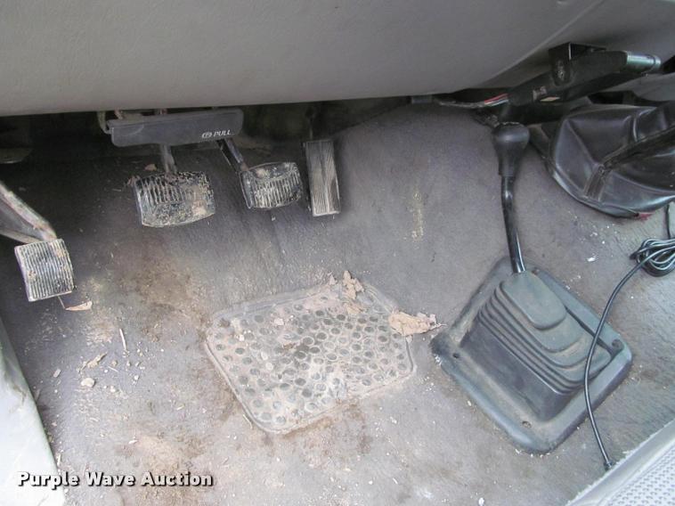 image for item K4757 2000 Ford F350 Super Duty XLT utility bed pickup truck