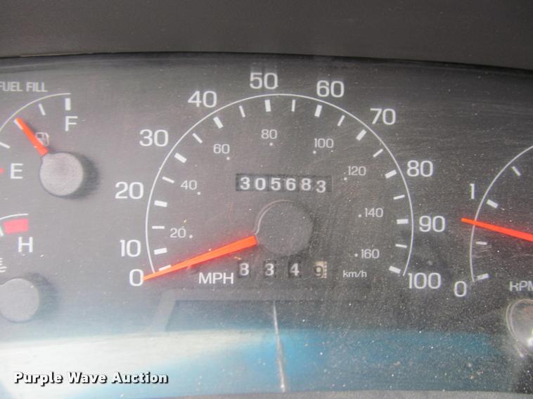 image for item K4757 2000 Ford F350 Super Duty XLT utility bed pickup truck