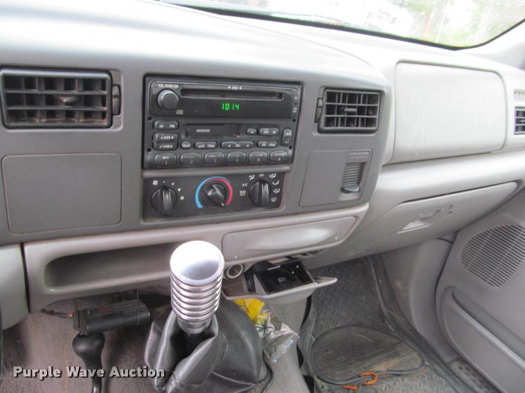 image for item K4757 2000 Ford F350 Super Duty XLT utility bed pickup truck