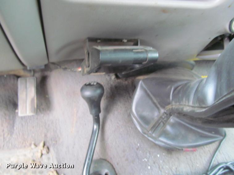 image for item K4757 2000 Ford F350 Super Duty XLT utility bed pickup truck