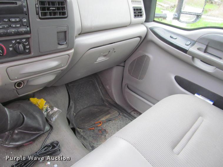 image for item K4757 2000 Ford F350 Super Duty XLT utility bed pickup truck