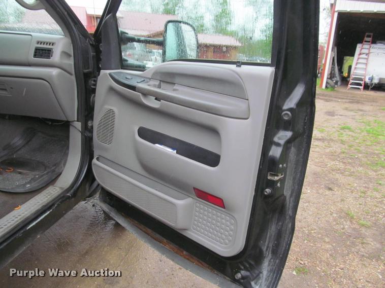 image for item K4757 2000 Ford F350 Super Duty XLT utility bed pickup truck