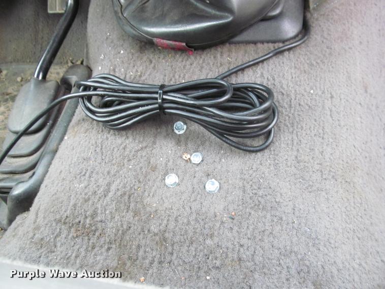 image for item K4757 2000 Ford F350 Super Duty XLT utility bed pickup truck