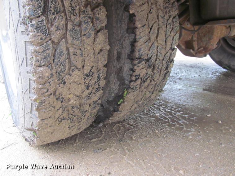 image for item K4757 2000 Ford F350 Super Duty XLT utility bed pickup truck