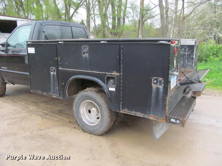 image for item K4757 2000 Ford F350 Super Duty XLT utility bed pickup truck