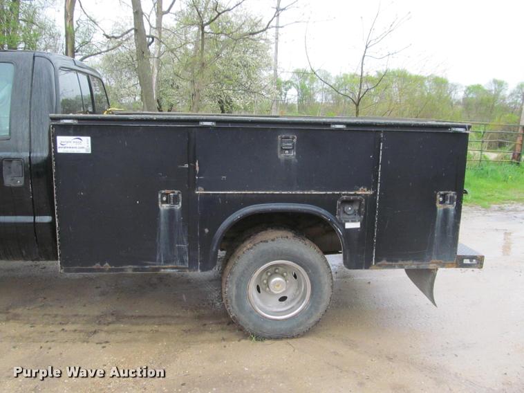 image for item K4757 2000 Ford F350 Super Duty XLT utility bed pickup truck