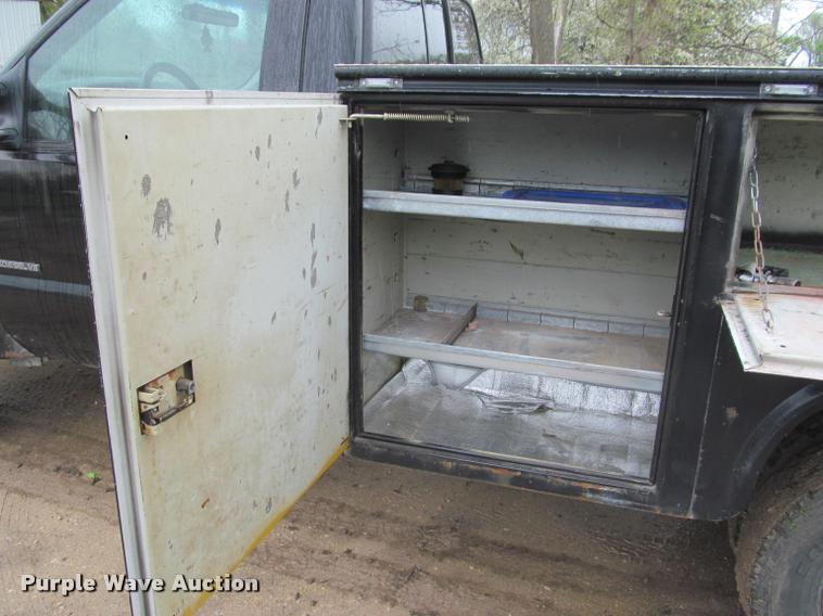 image for item K4757 2000 Ford F350 Super Duty XLT utility bed pickup truck