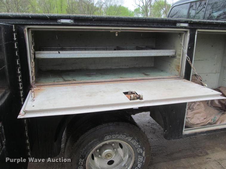 image for item K4757 2000 Ford F350 Super Duty XLT utility bed pickup truck