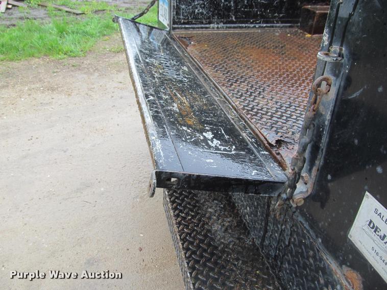 image for item K4757 2000 Ford F350 Super Duty XLT utility bed pickup truck