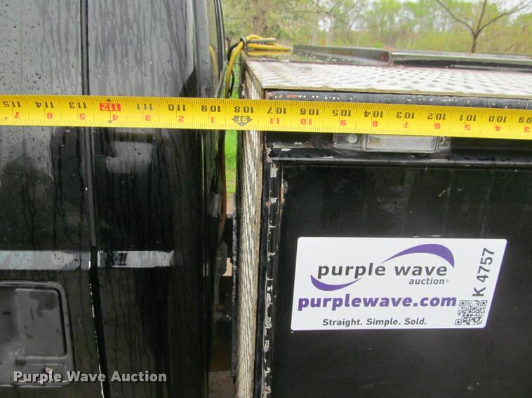 image for item K4757 2000 Ford F350 Super Duty XLT utility bed pickup truck