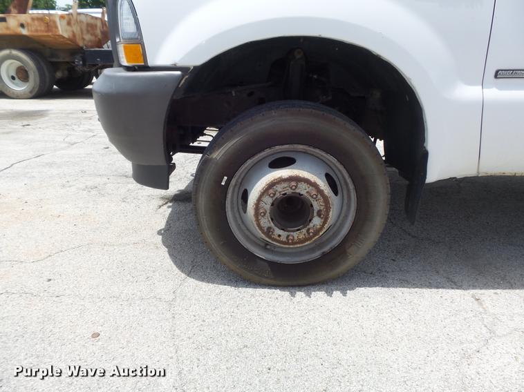 image for item K7612 2002 Ford F450 Super Duty XL flatbed truck