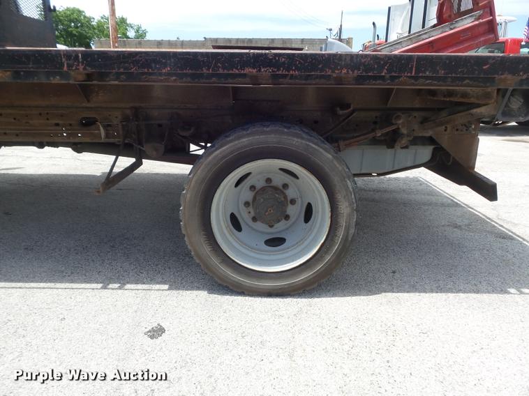 image for item K7612 2002 Ford F450 Super Duty XL flatbed truck
