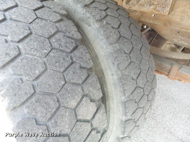 image for item K7612 2002 Ford F450 Super Duty XL flatbed truck