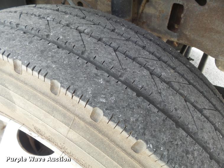 image for item K7612 2002 Ford F450 Super Duty XL flatbed truck