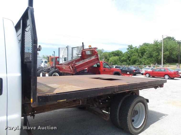 image for item K7612 2002 Ford F450 Super Duty XL flatbed truck