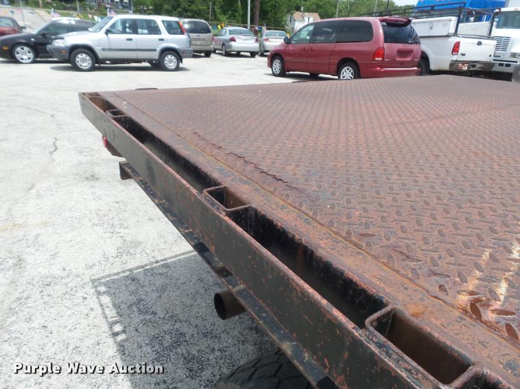 image for item K7612 2002 Ford F450 Super Duty XL flatbed truck